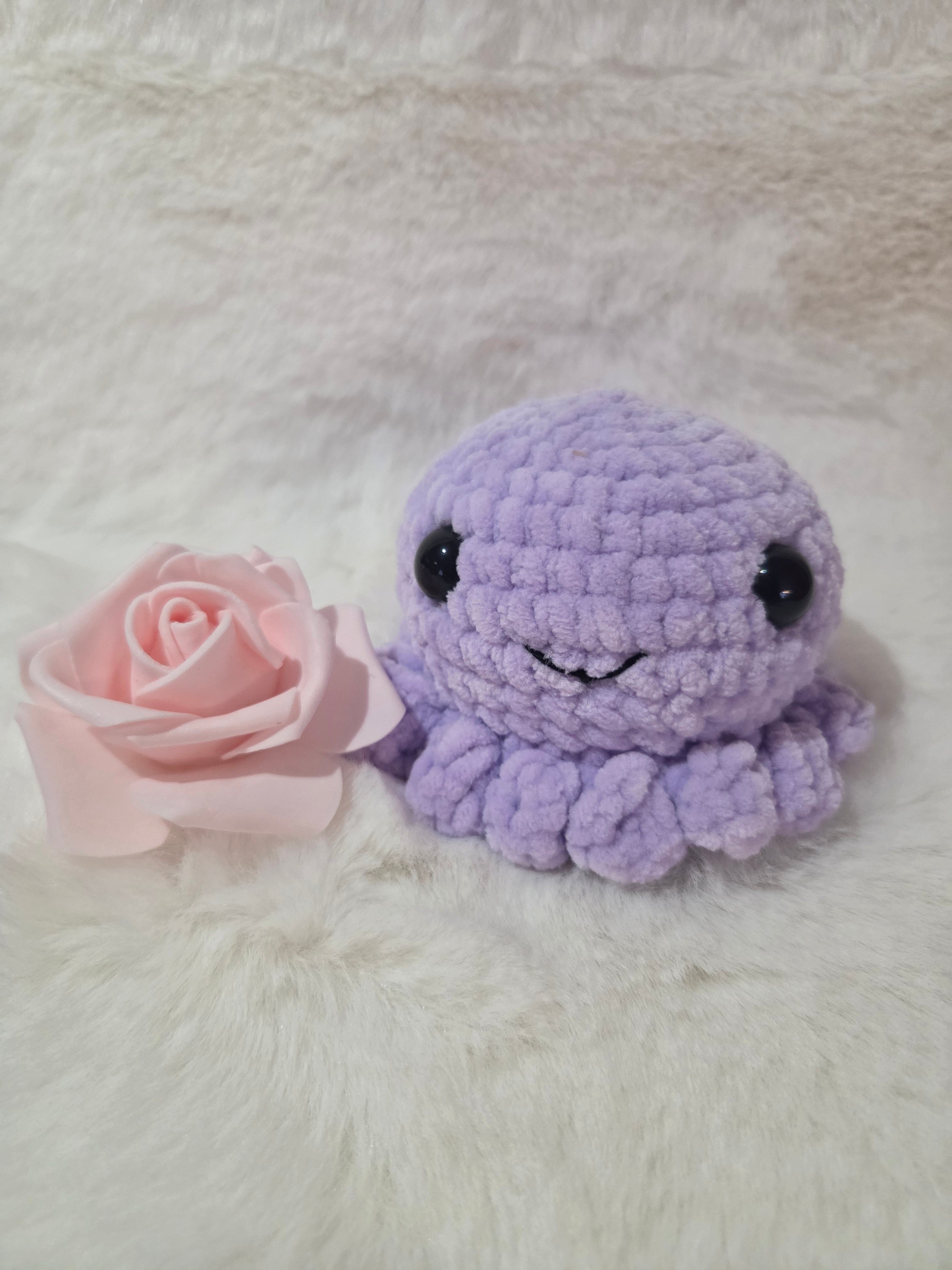 💜 Handgehäkelte Qualle Flora – Das kleine Herz auf Wellen