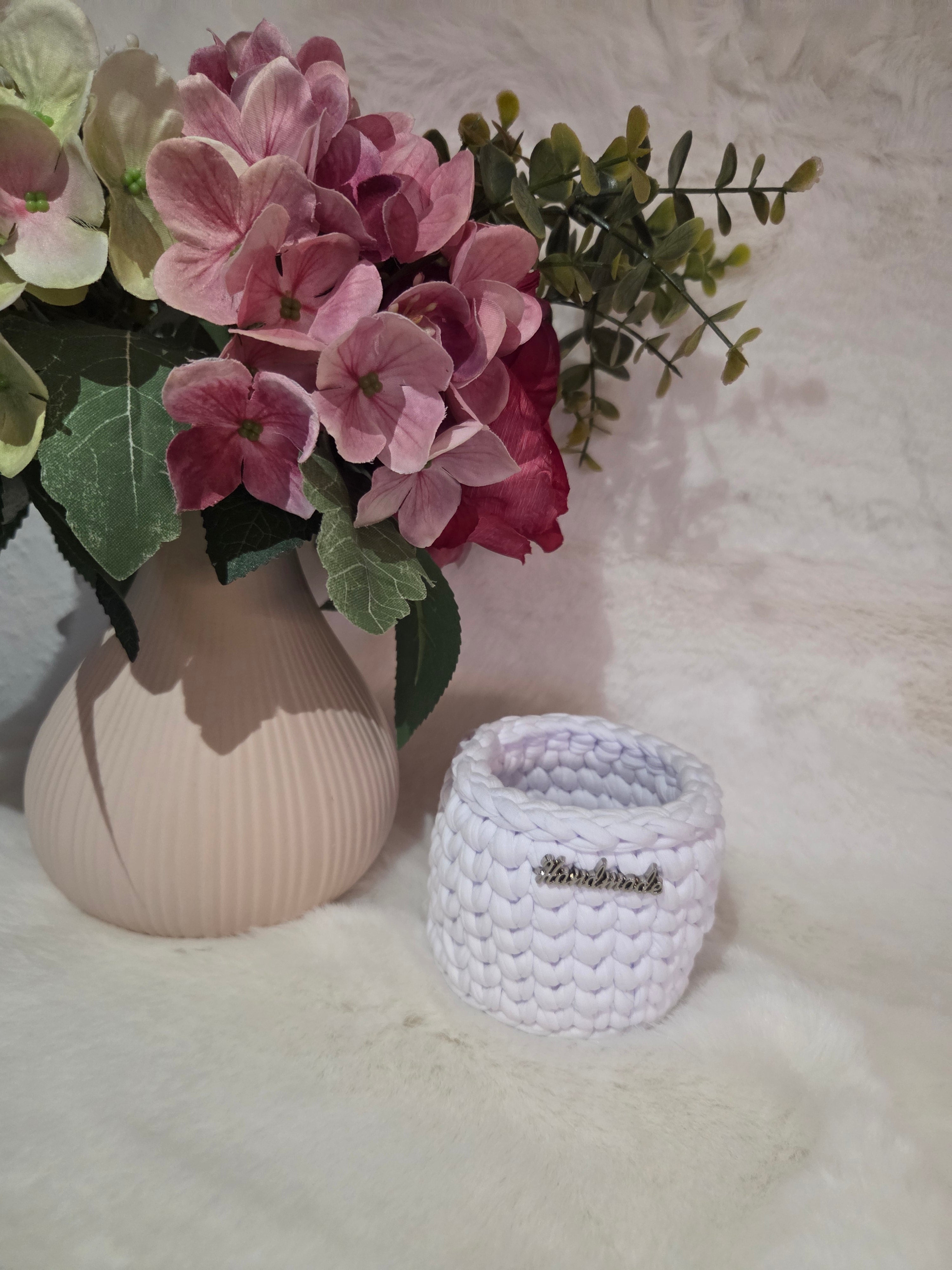 🧶 Kleines Ordnungs-Wunder – Handgehäkeltes Körbchen in Weiß